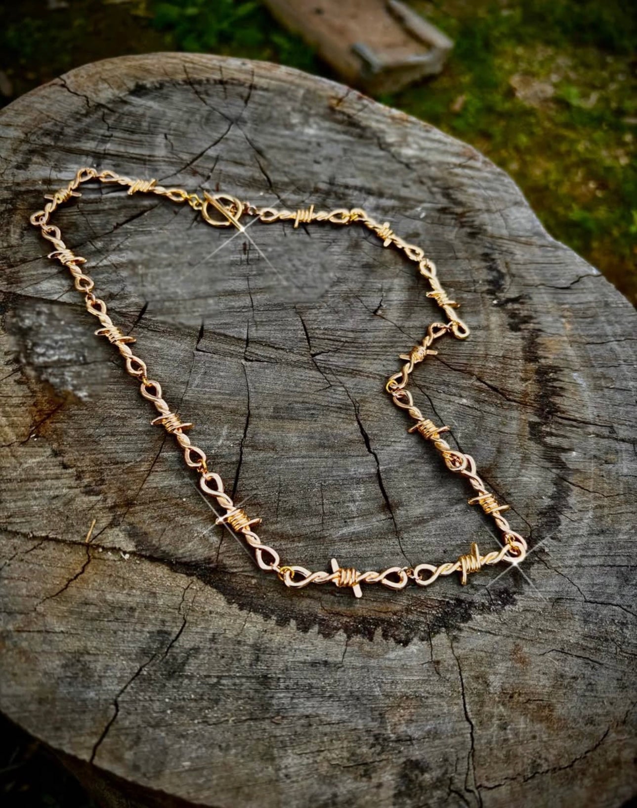 Golden alloy Barbed wire necklace