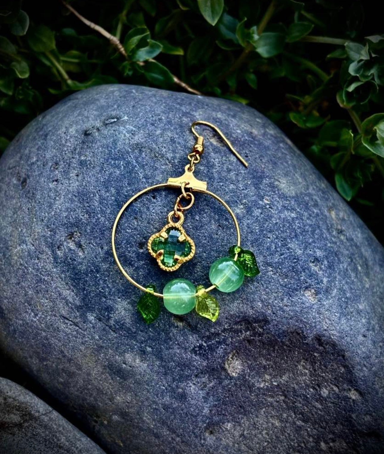 Green leaf clover, hoop earrings