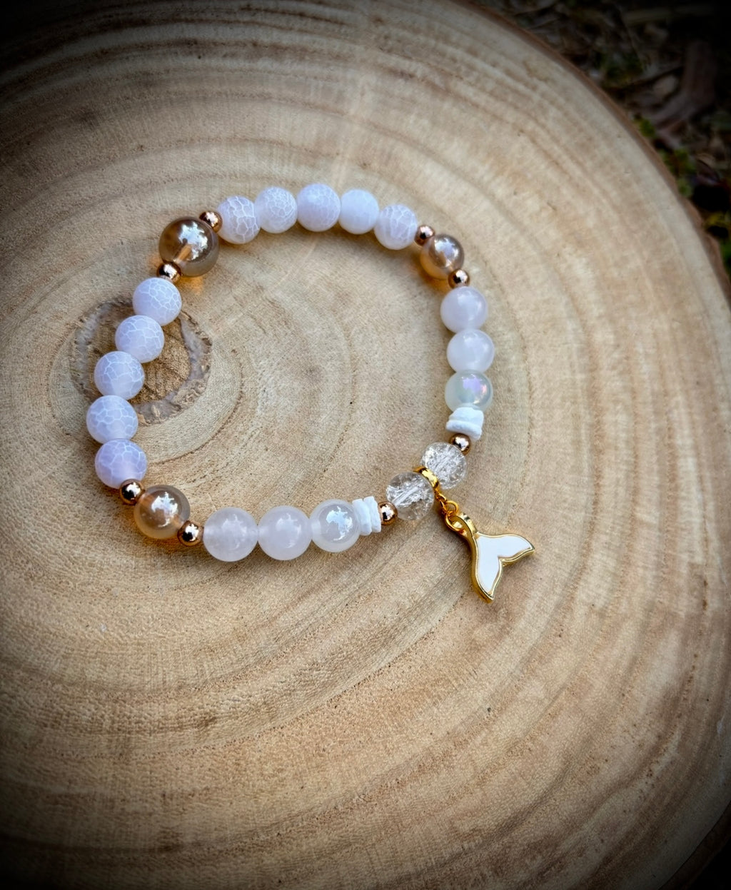 White crackle stone and Whale Tail