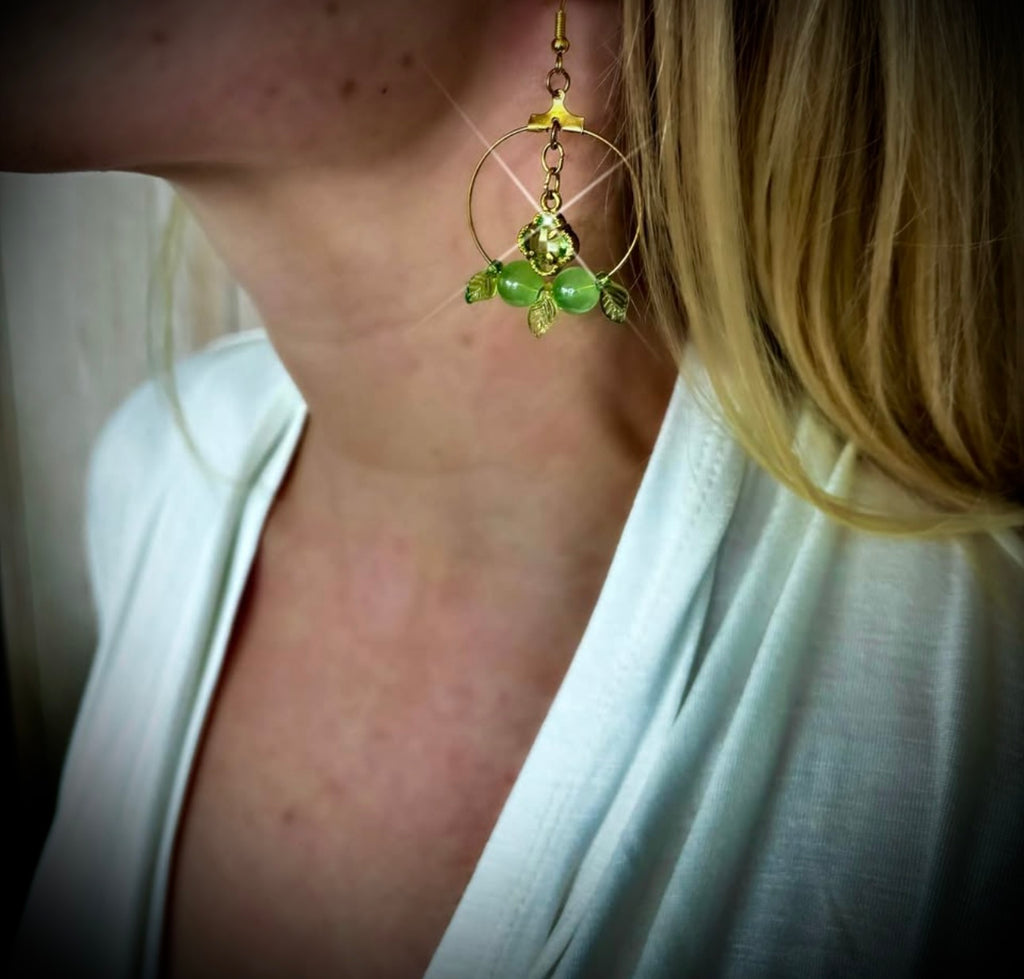 Green leaf clover, hoop earrings