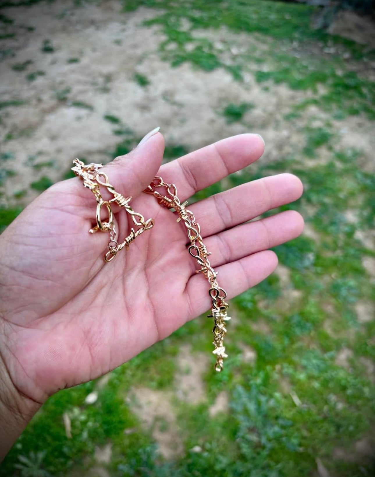 Golden alloy Barbed wire necklace