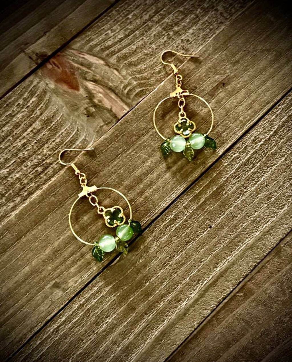 Green leaf clover, hoop earrings