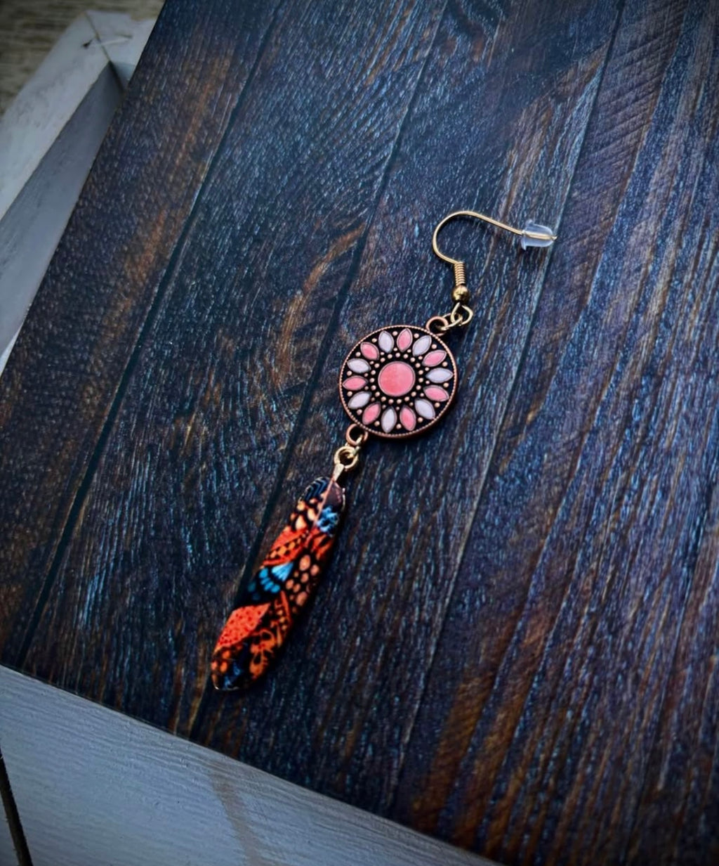 Majestic feather drop earrings, pink