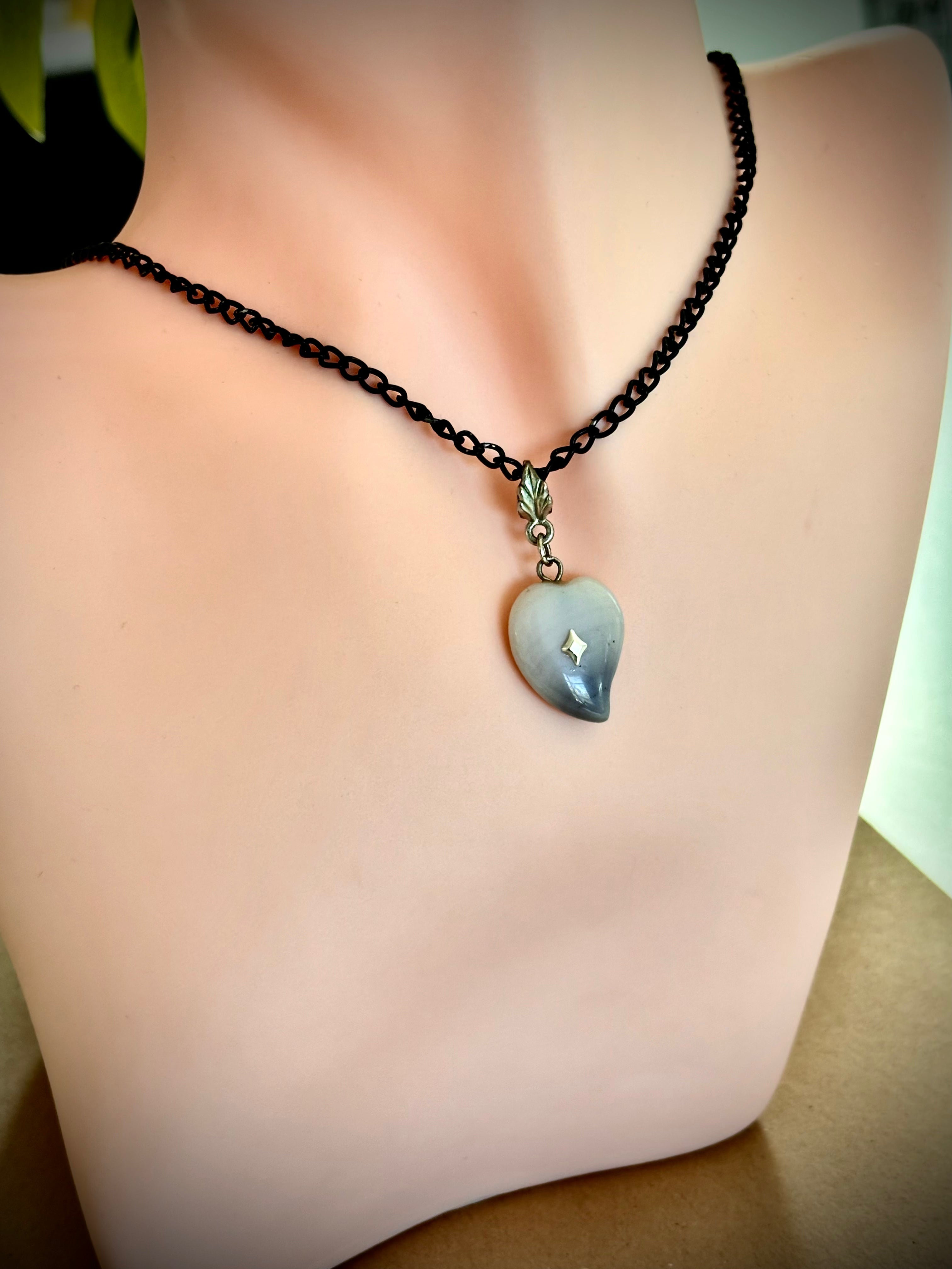 Black Chain stone Leaf necklace